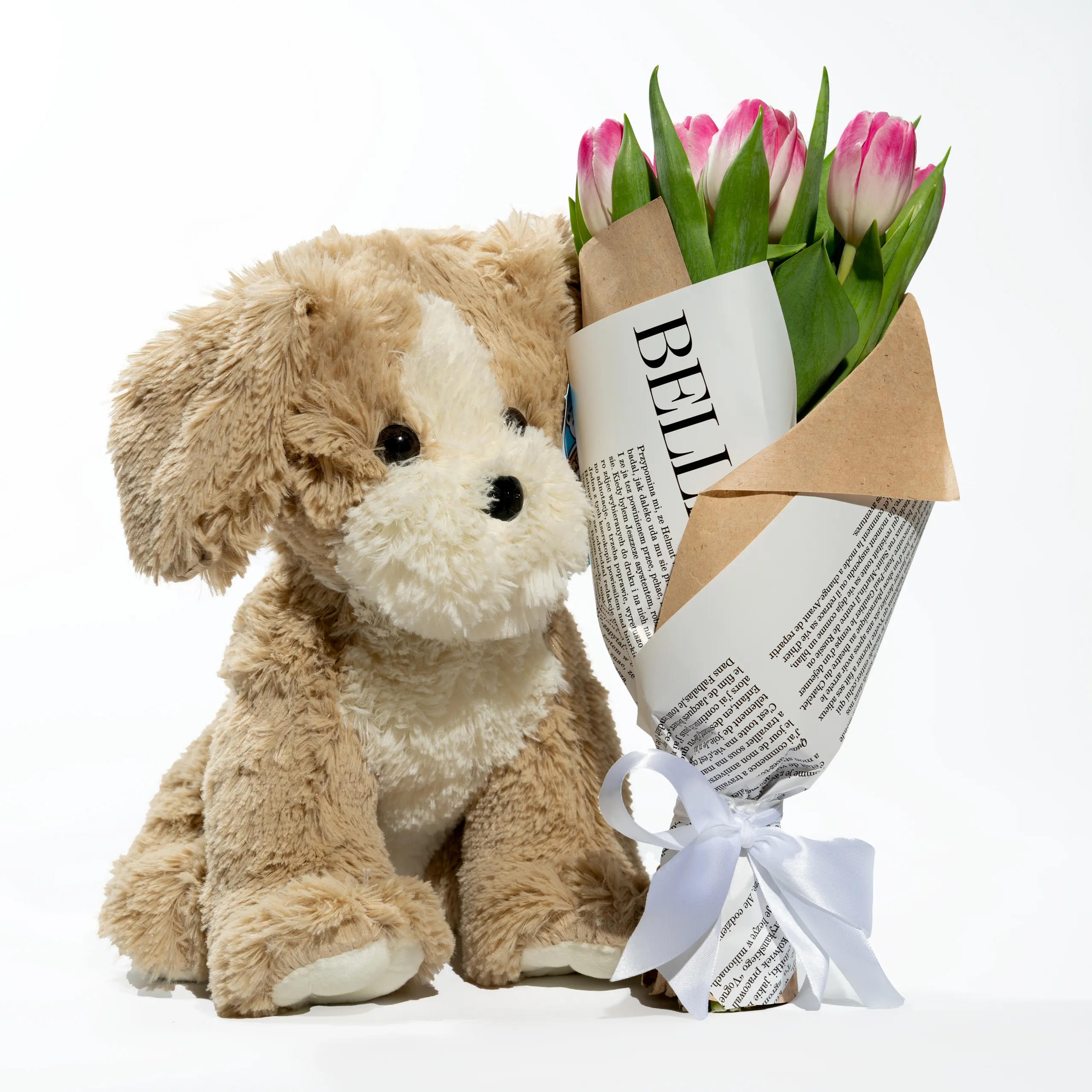 Фото Букет нежных тюльпанов и игрушка в подарок для любимых