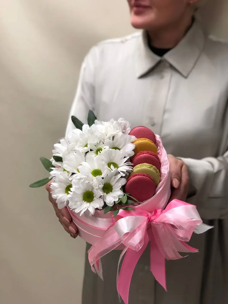 Фото Коробочка с макарунами и цветами "Для тебя!"