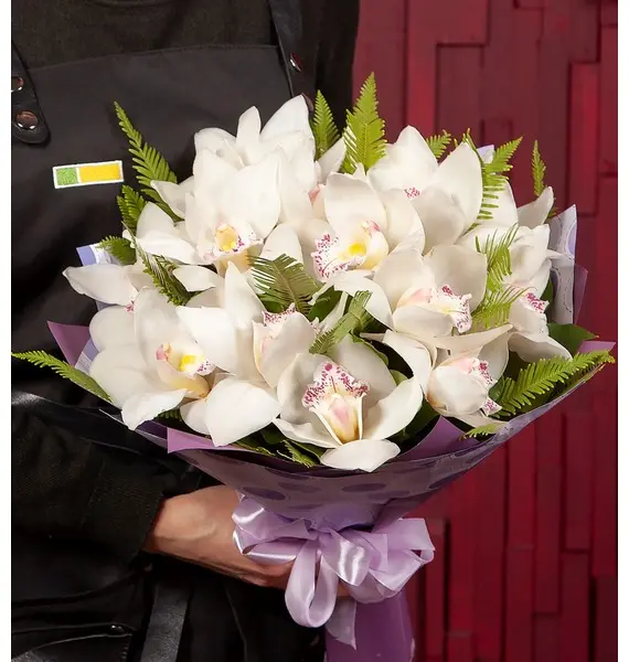 Фото Монобукет "Белые орхидеи" (15,25,35,51,75,101 или 151)