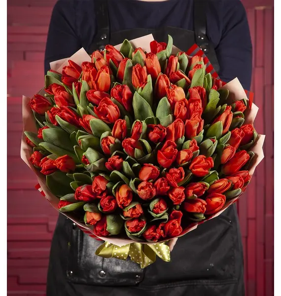 Фото Монобукет красных тюльпанов (15,25,35,51,75 или 101)