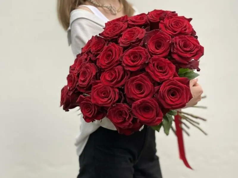 Фото Букет из 25 красных роз Фридом