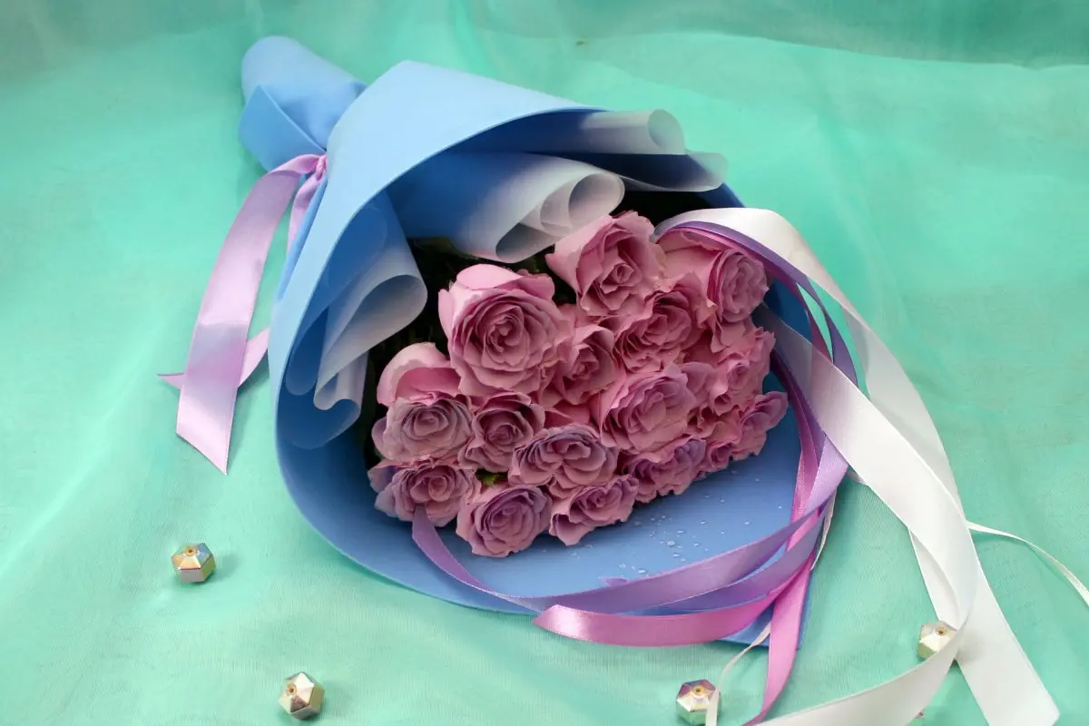 Фото 15 роз 40 см лиловый букет
